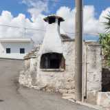 �In un altro trullo � a disposizione anche il forno comunale - evidenzia Pinto - Ora lo usiamo solo per le sagre, mentre prima era sfruttato quotidianamente, su "prenotazione"...�